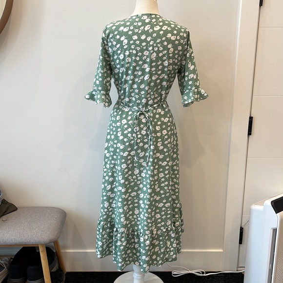 Swintager Green Floral Ruffle-Sleeve Wrap Midi Dress - Medium - Picture 2 of 15